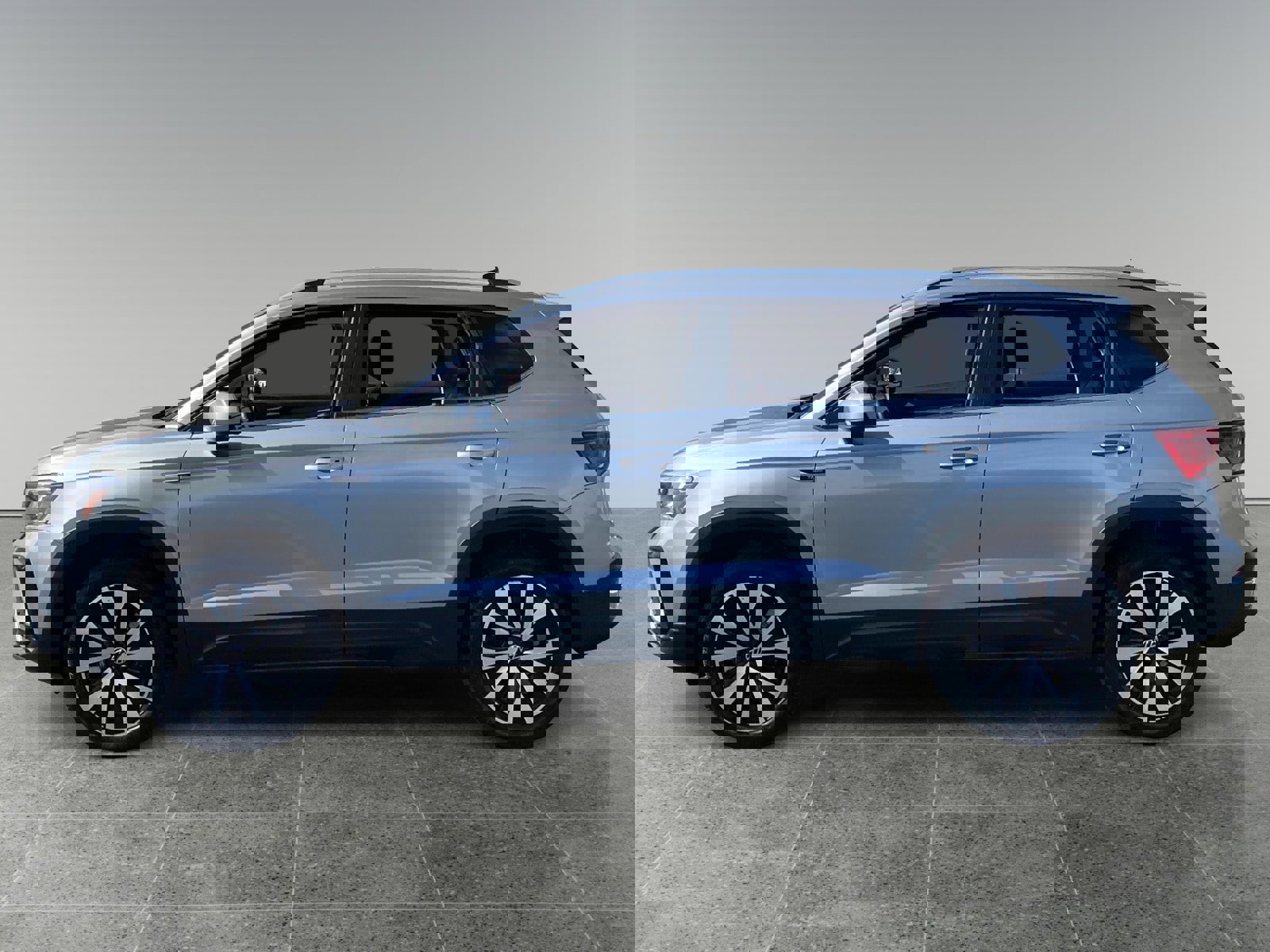 Used 2024 Volkswagen Taos SE image 2