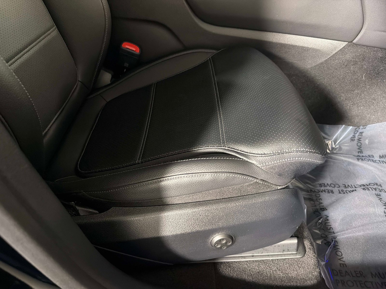 Used 2025 Mercedes-Benz GLC 300 4MATIC image 23