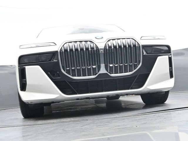 Used 2024 BMW 740i xDrive AWD/4WD image 38