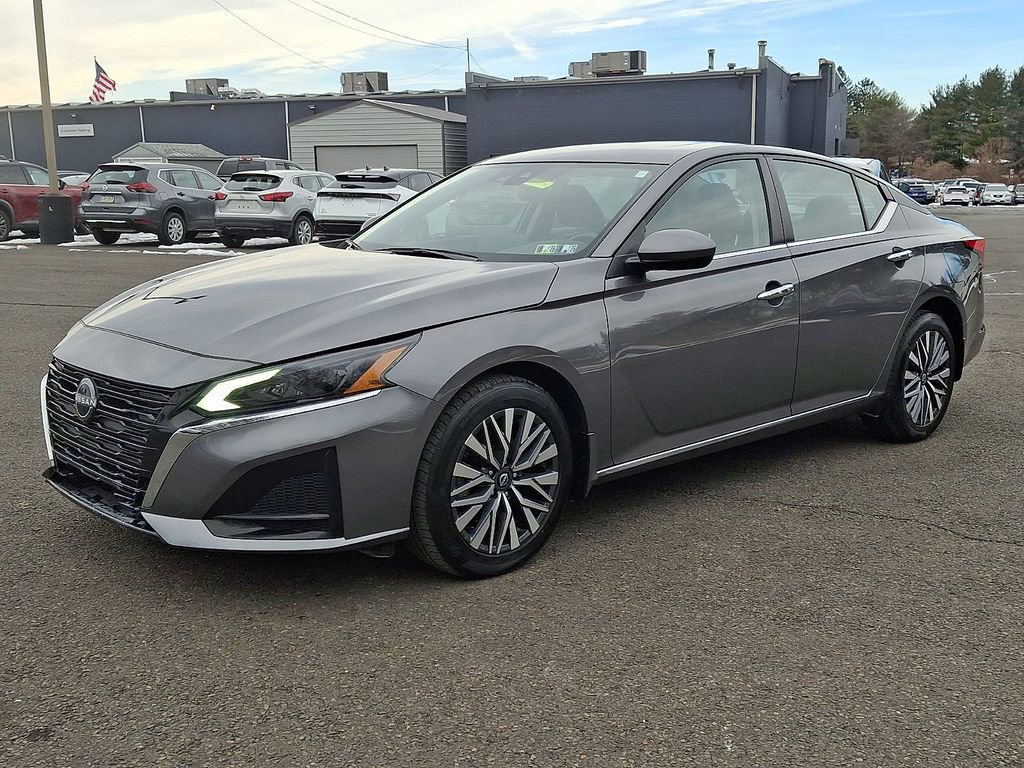 Certified 2024 Nissan Altima 2.5 SV w/ SV Premium Package image 3