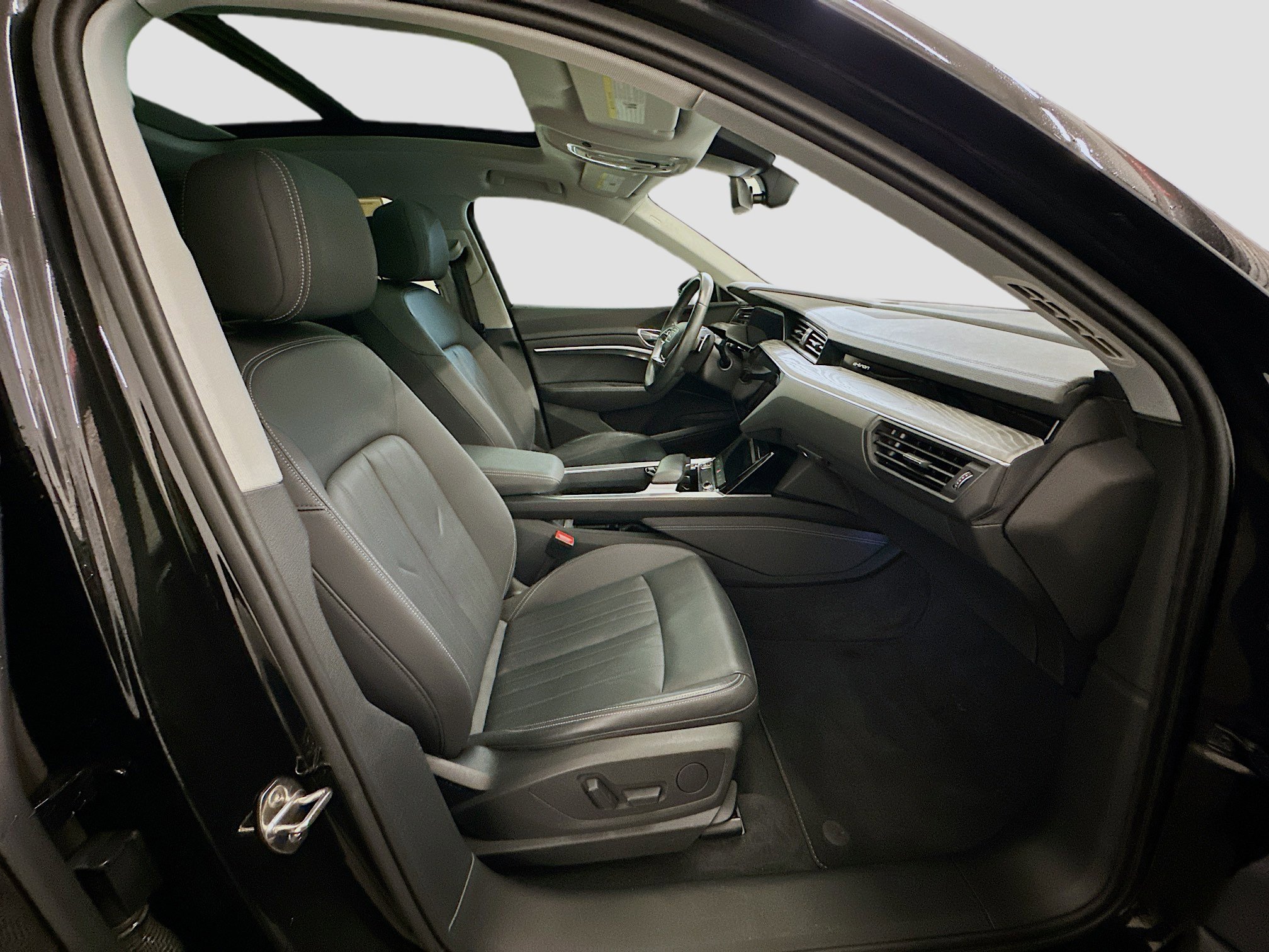 Used 2021 Audi e-tron Premium w/ Black Optic Package AWD/4WD image 34