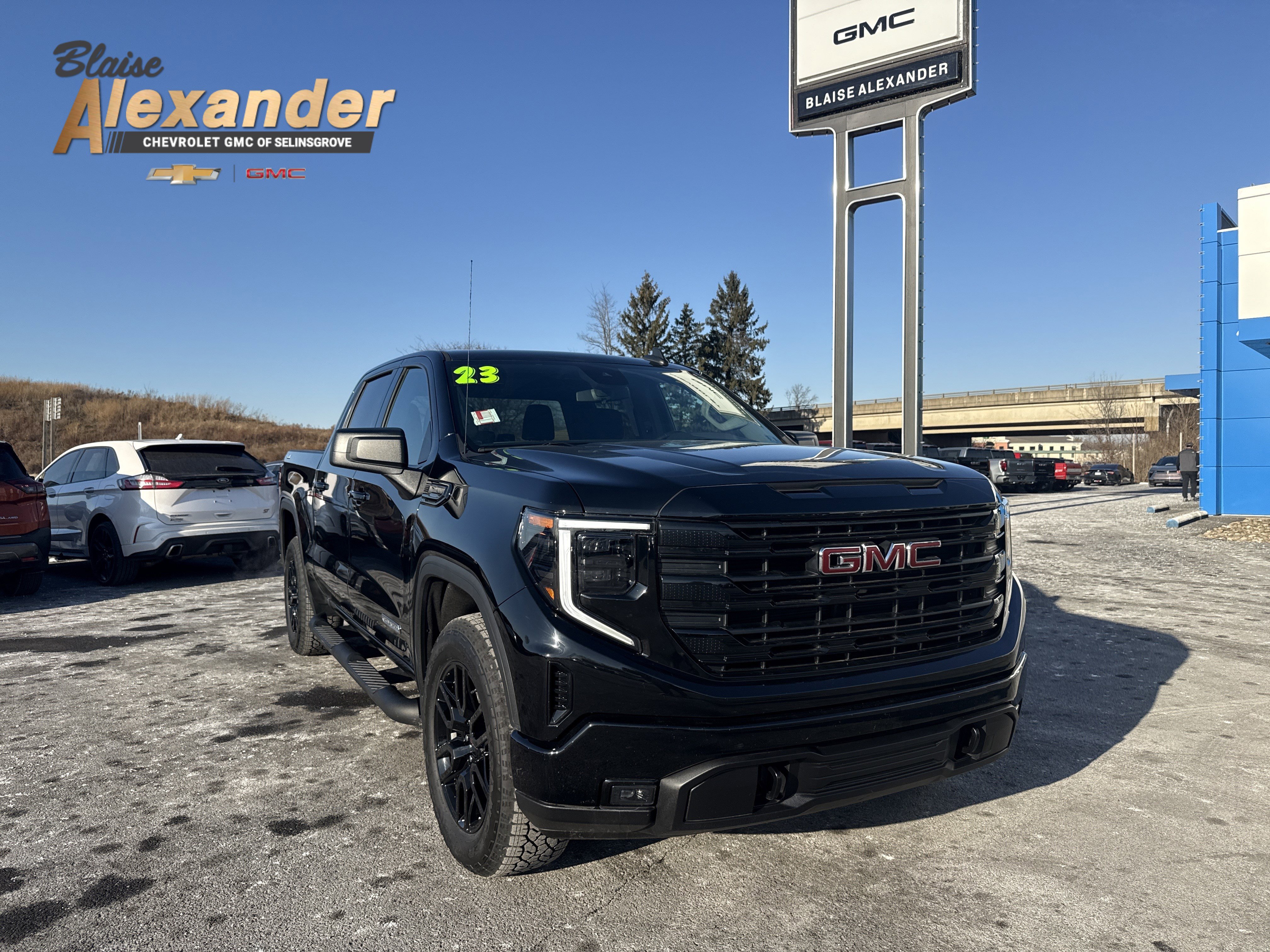Used 2023 GMC Sierra 1500 Elevation image 1