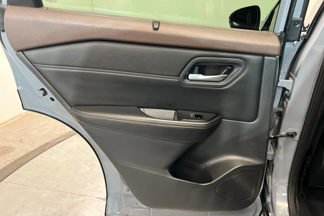 Used 2023 Nissan Rogue SL w/ SL Premium Package image 18