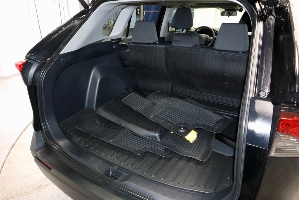 Used 2025 Toyota RAV4 XLE w/ Convenience Package image 14