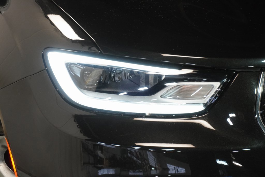 New 2023 Chrysler Pacifica Limited w/ Uconnect Theater Family Group image 5