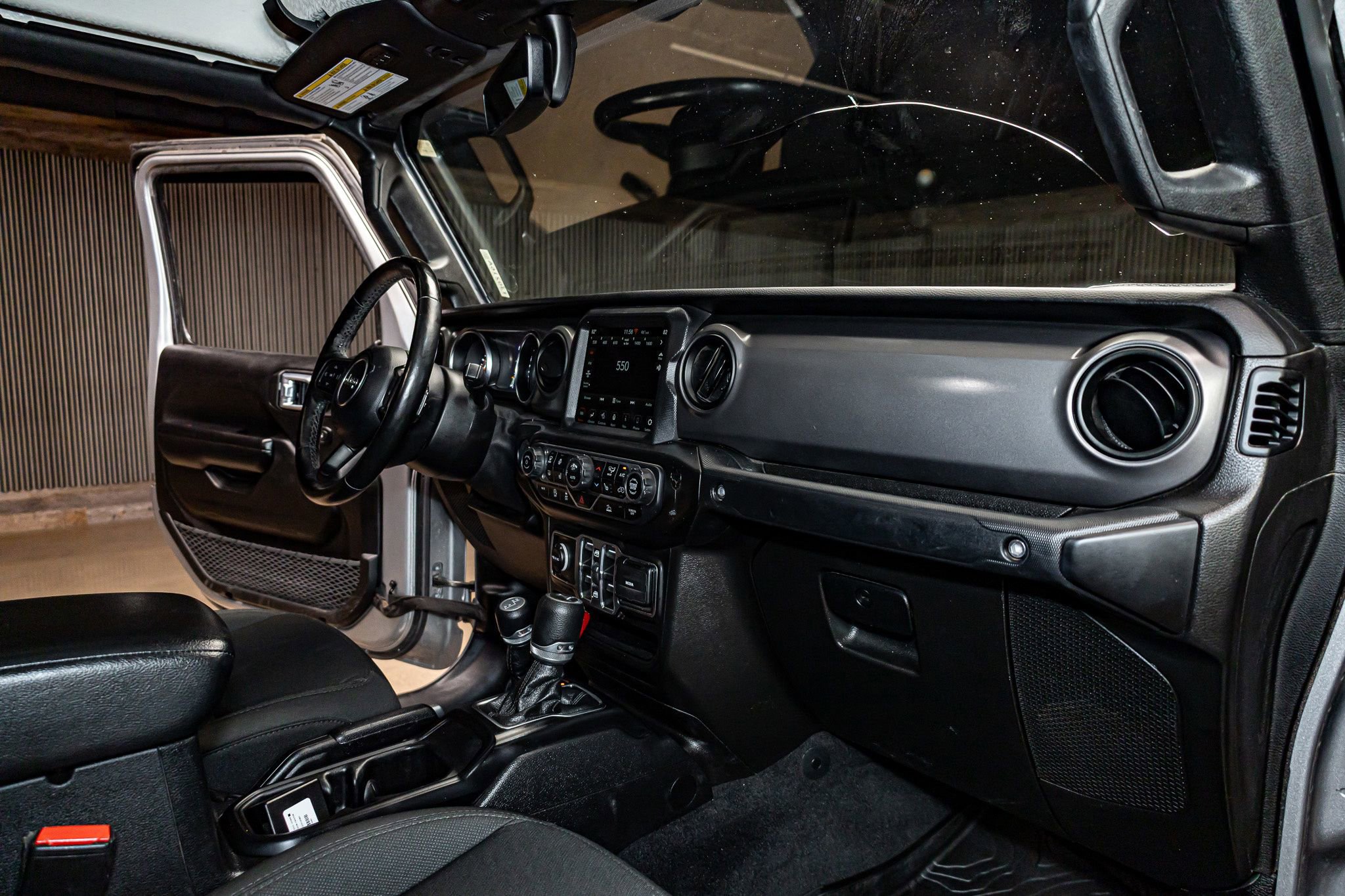 Used 2021 Jeep Gladiator Willys image 15