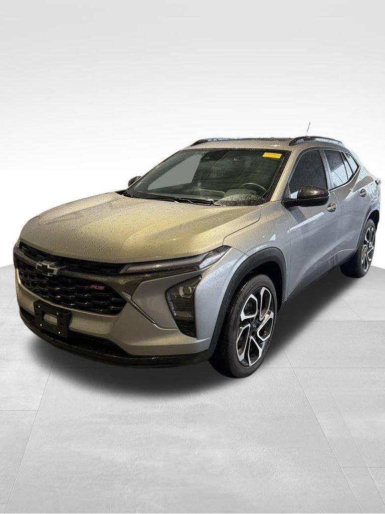 Used 2024 Chevrolet Trax RS w/ Sunroof Package image 2