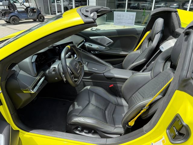 Used 2021 Chevrolet Corvette Stingray w/ Z51 Performance Package image 18