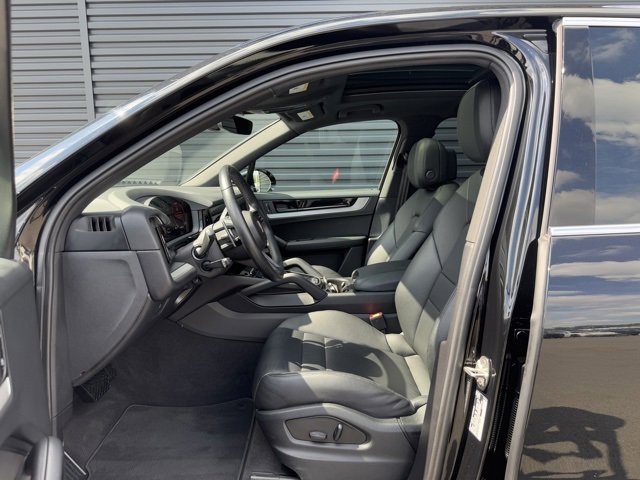 Used 2024 Porsche Cayenne image 5