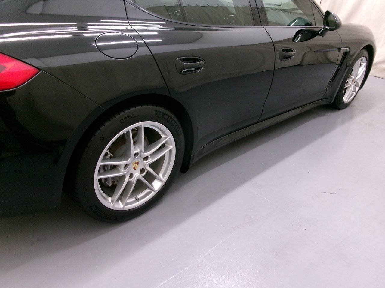 Used 2014 Porsche Panamera 4 AWD/4WD image 9
