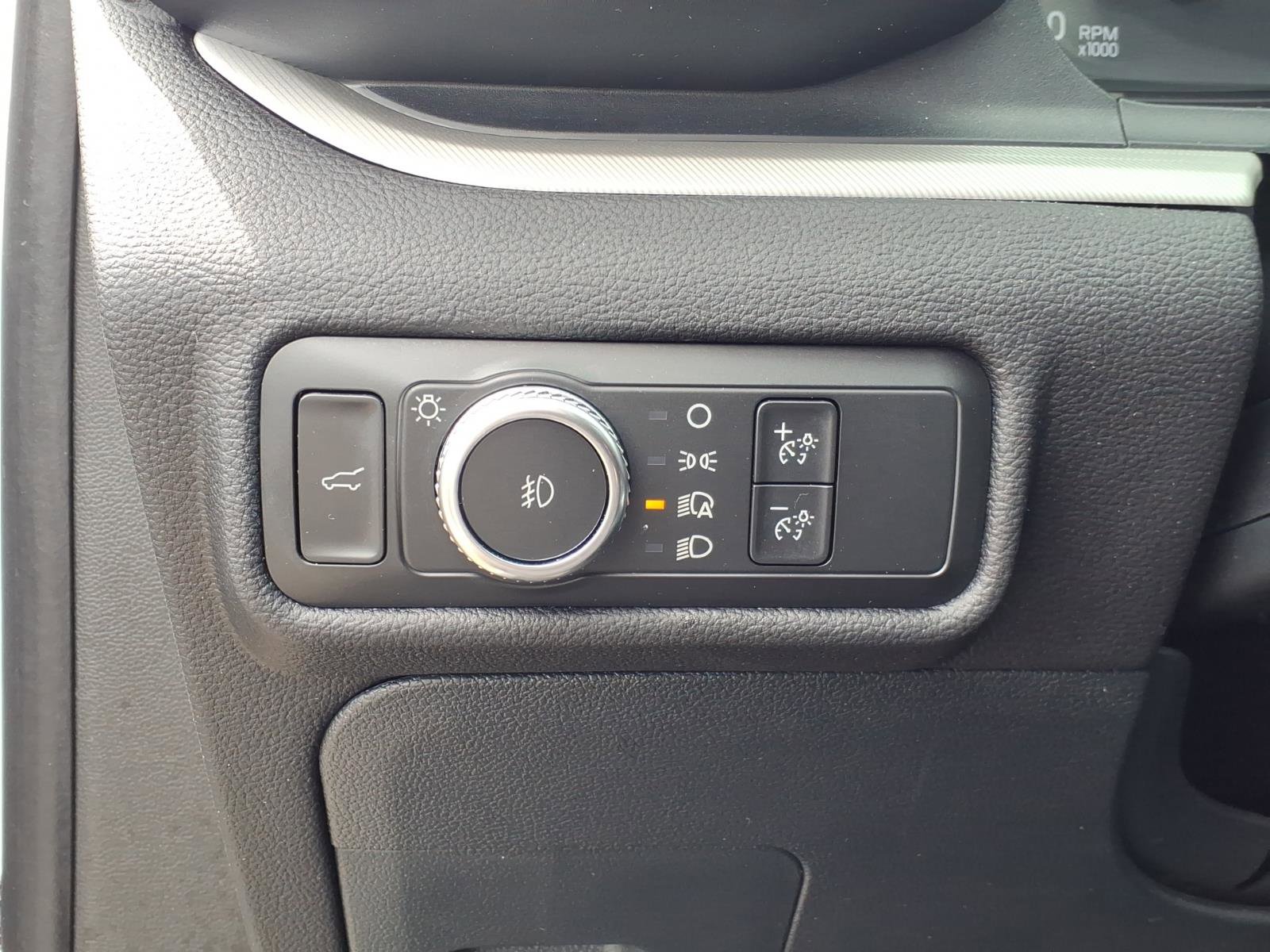 Used 2022 Ford Explorer XLT w/ Equipment Group 202A image 10