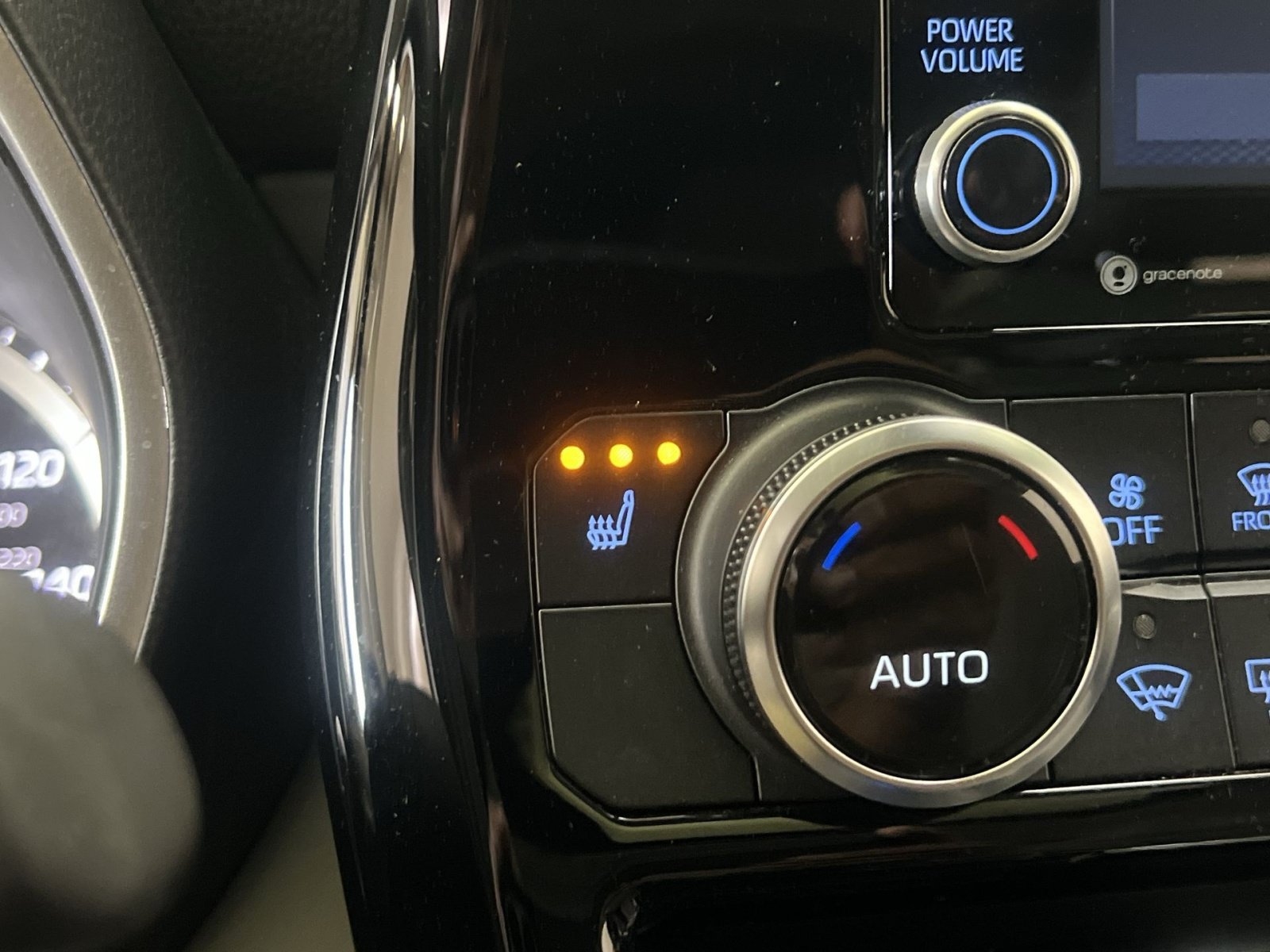 Used 2022 Toyota Highlander XLE AWD/4WD image 35