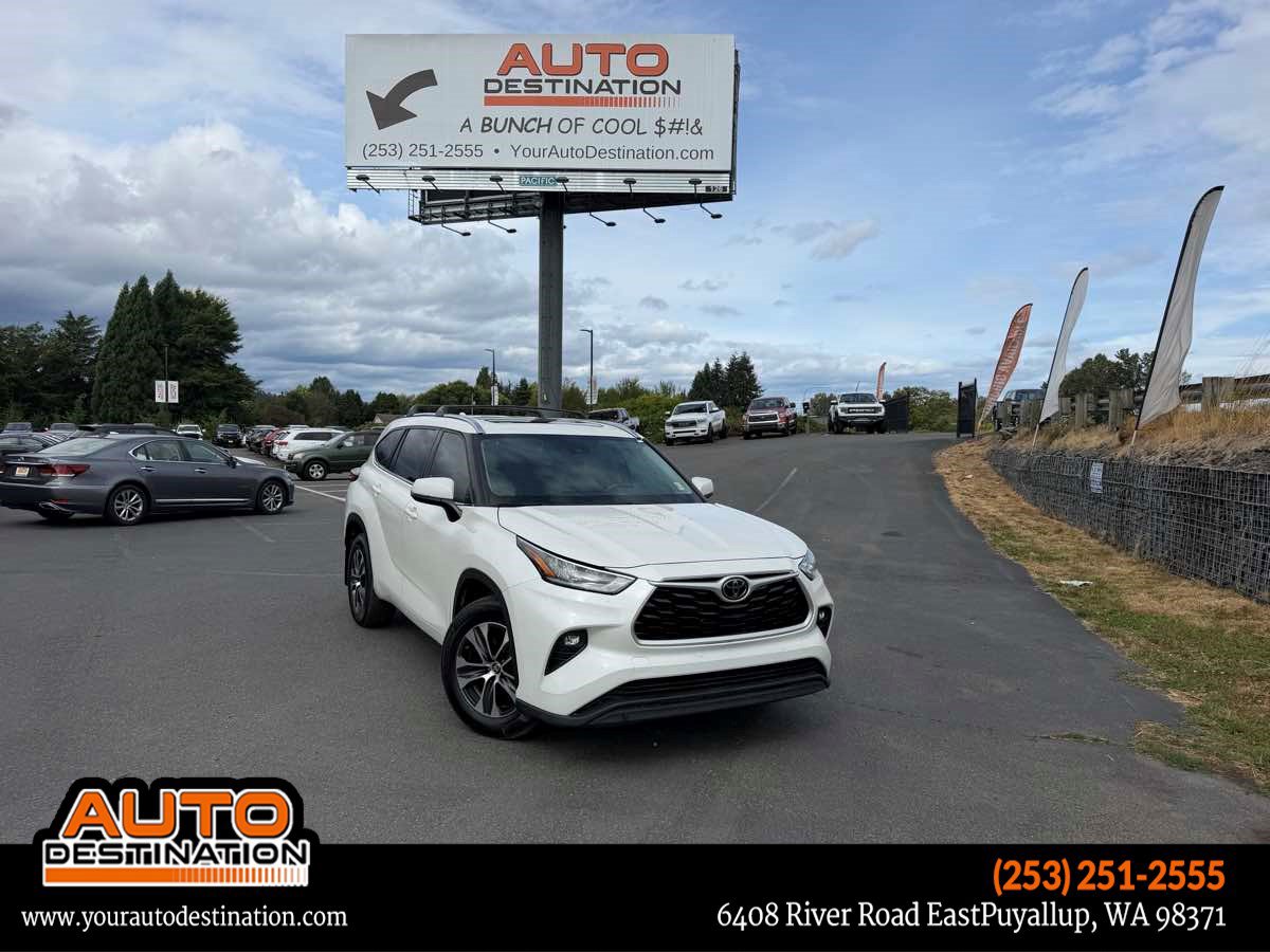 Used 2020 Toyota Highlander XLE AWD/4WD image 1