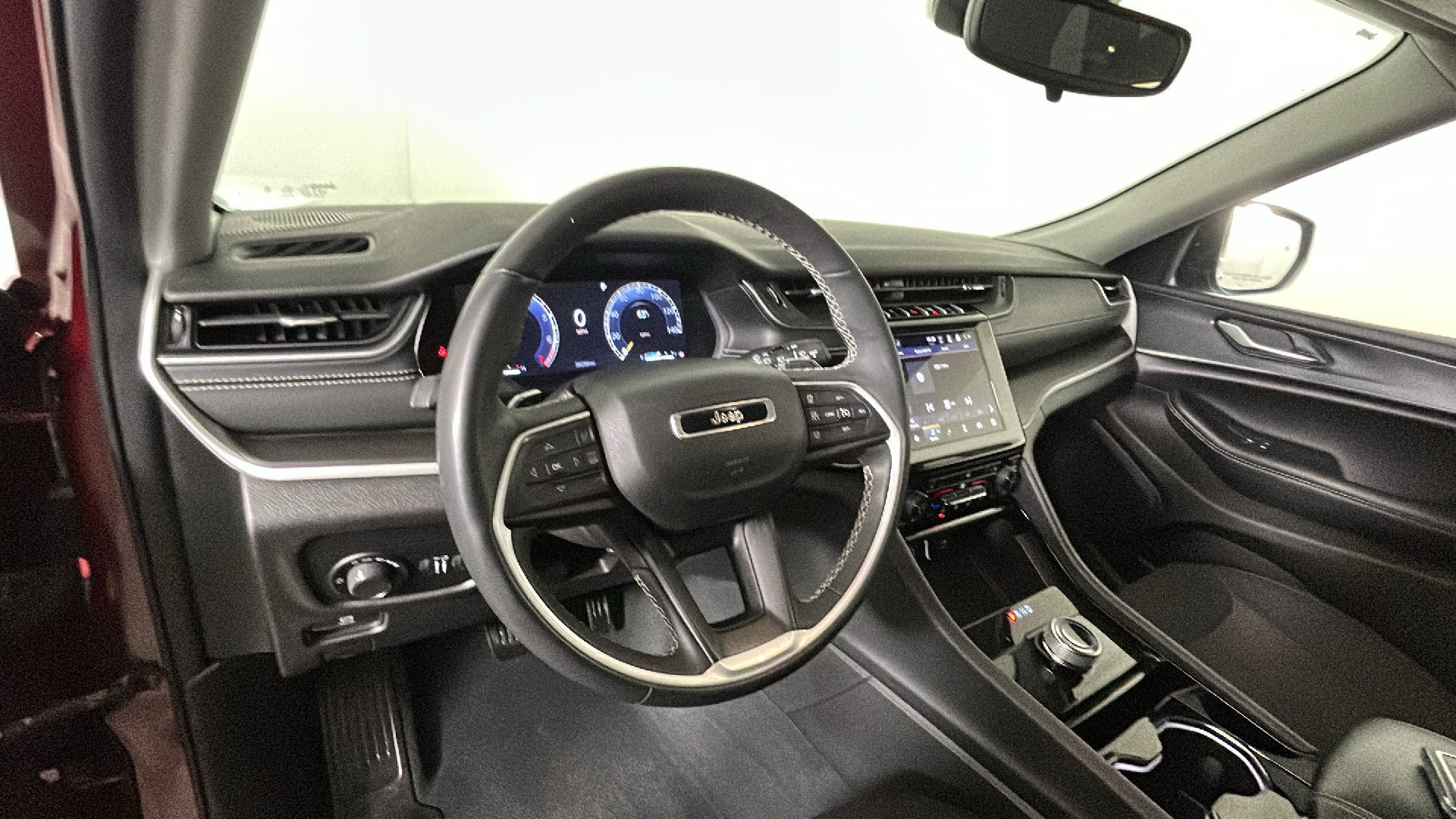 Used 2023 Jeep Grand Cherokee Laredo w/ Luxury Tech Group I AWD/4WD image 17