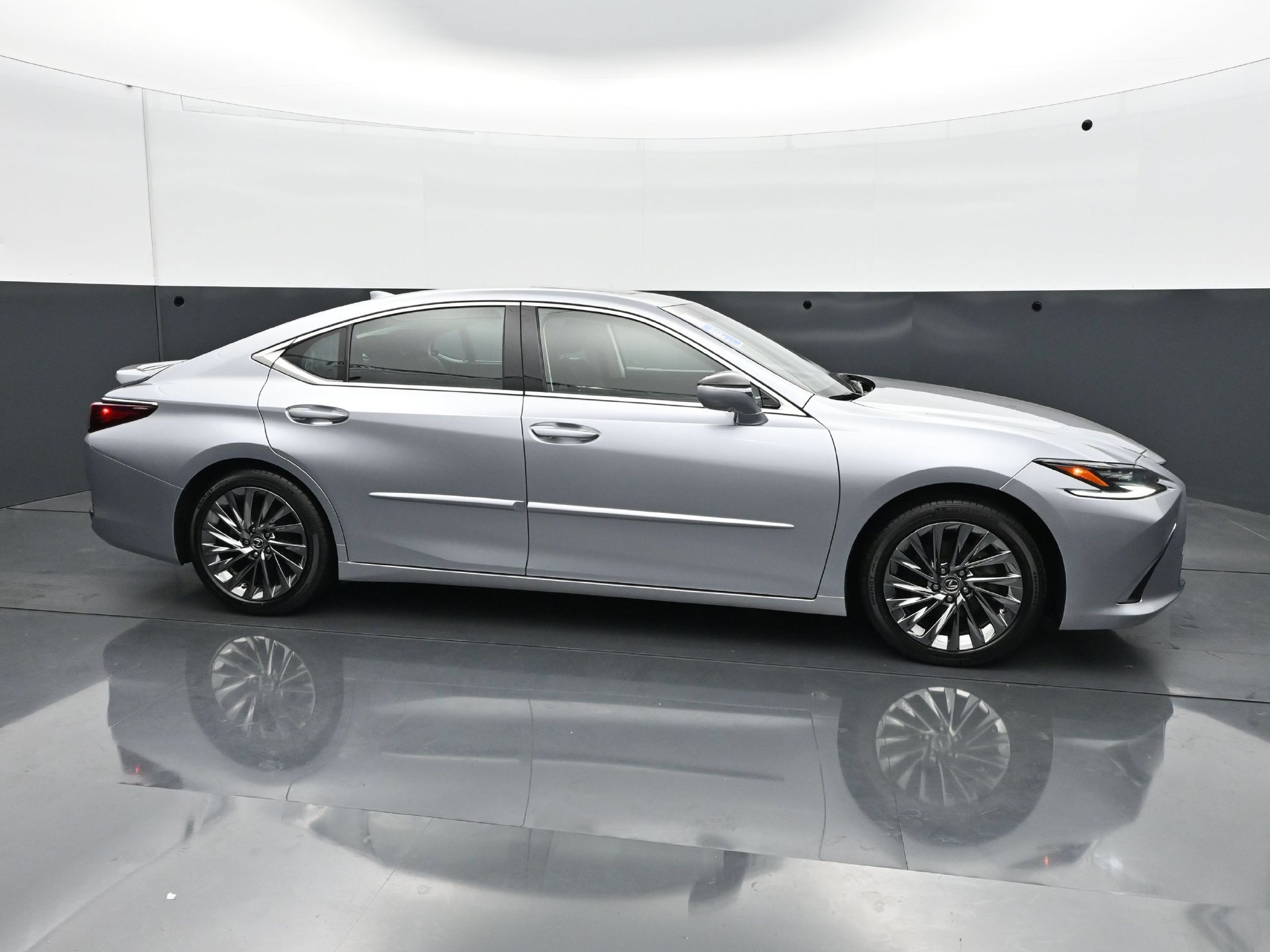 Used 2025 Lexus ES 300h FWD image 8