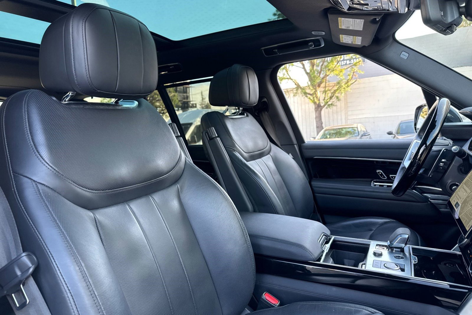 Certified 2023 Land Rover Range Rover SE image 30