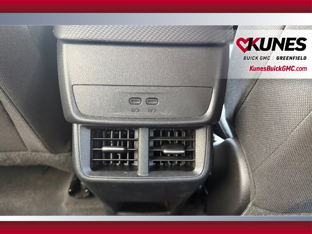 Used 2025 Chevrolet Equinox LT FWD image 34
