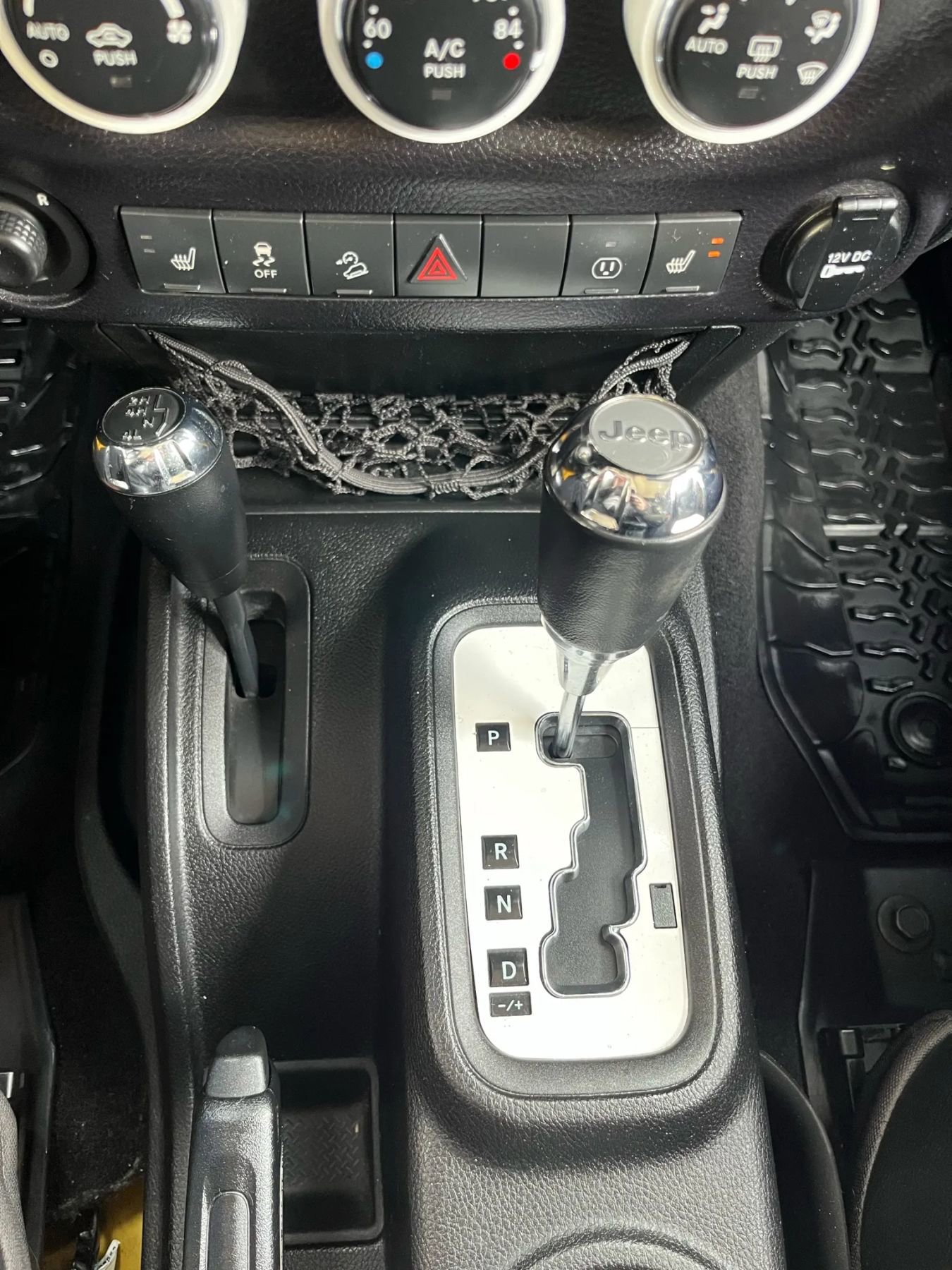 Used 2015 Jeep Wrangler Unlimited Sahara image 24