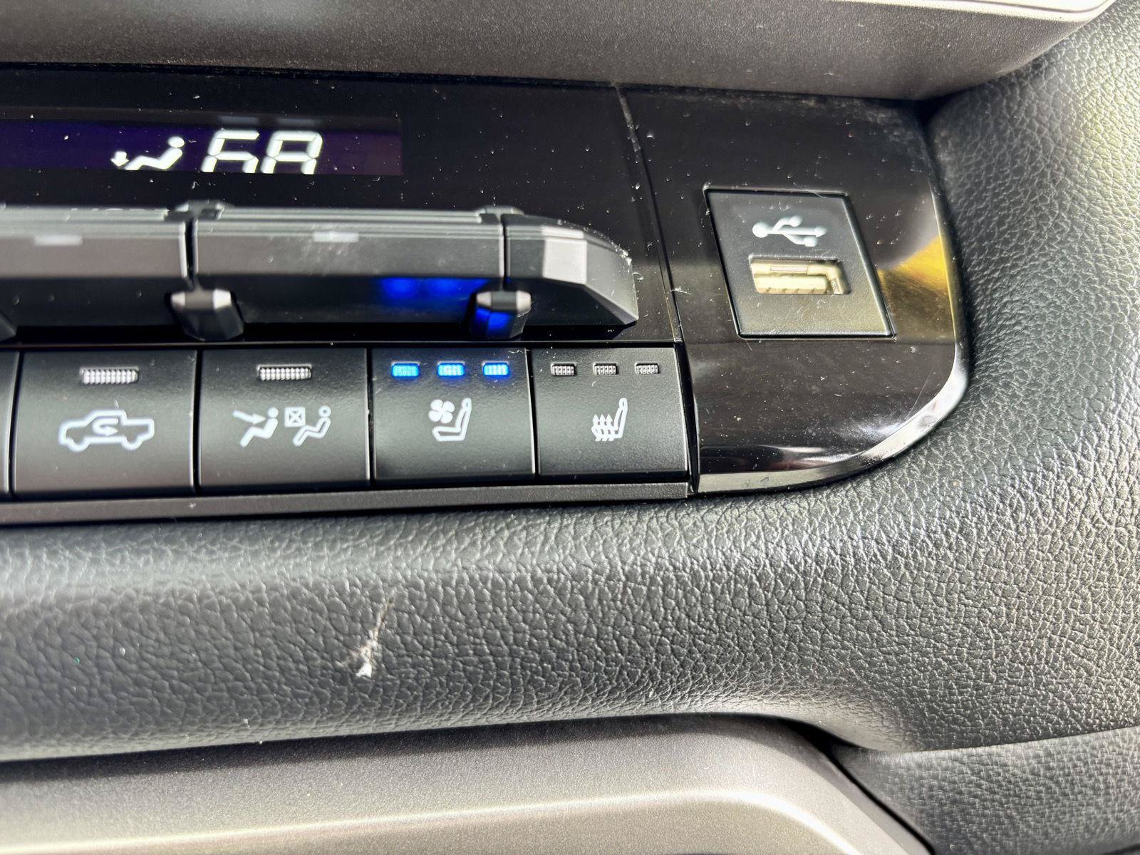 Used 2022 Toyota Tundra Limited w/ Power Package AWD/4WD image 17