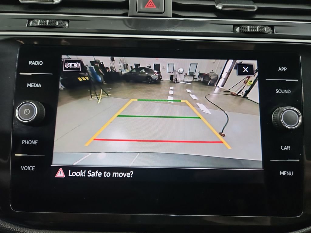 Certified 2024 Volkswagen Tiguan SE w/ Panoramic Sunroof Package image 23