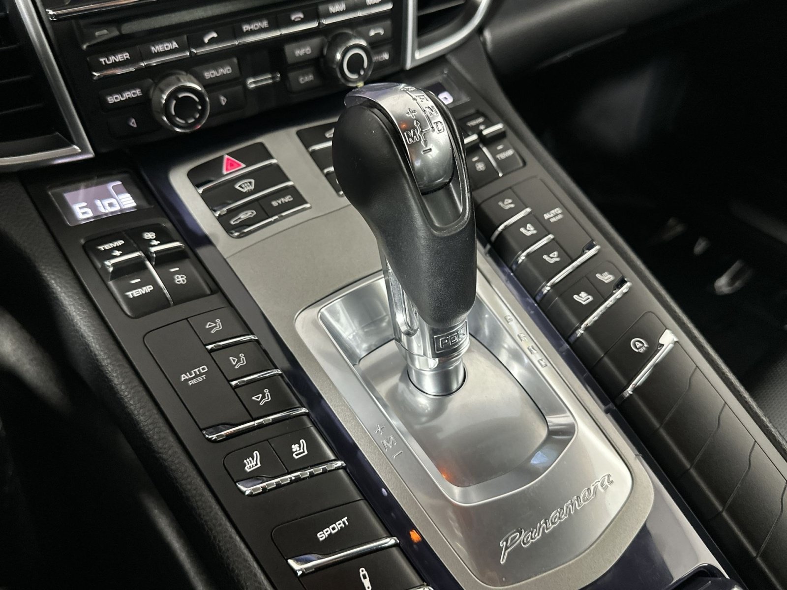 Used 2016 Porsche Panamera RWD image 22
