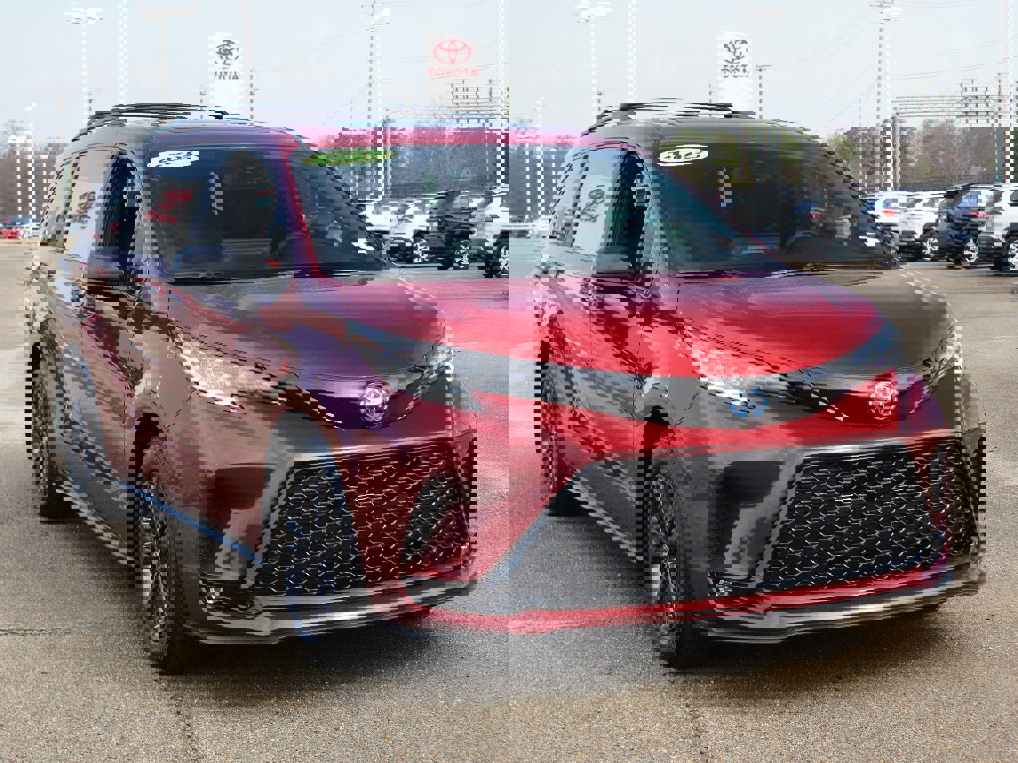 Used 2025 Toyota Sienna XSE w/ XSE Plus Package image 25