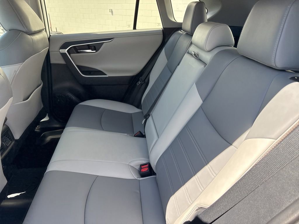 Used 2020 Toyota RAV4 Limited image 14