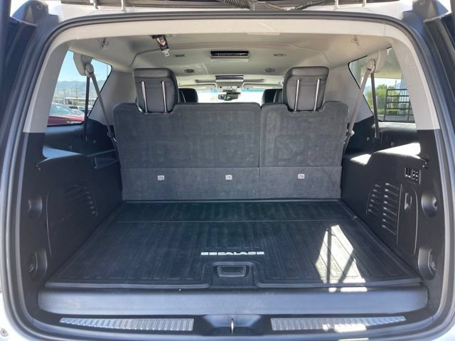 Used 2016 Cadillac Escalade ESV Luxury AWD/4WD image 18