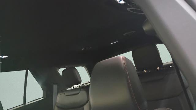 Used 2025 Ford Explorer ST-Line image 18