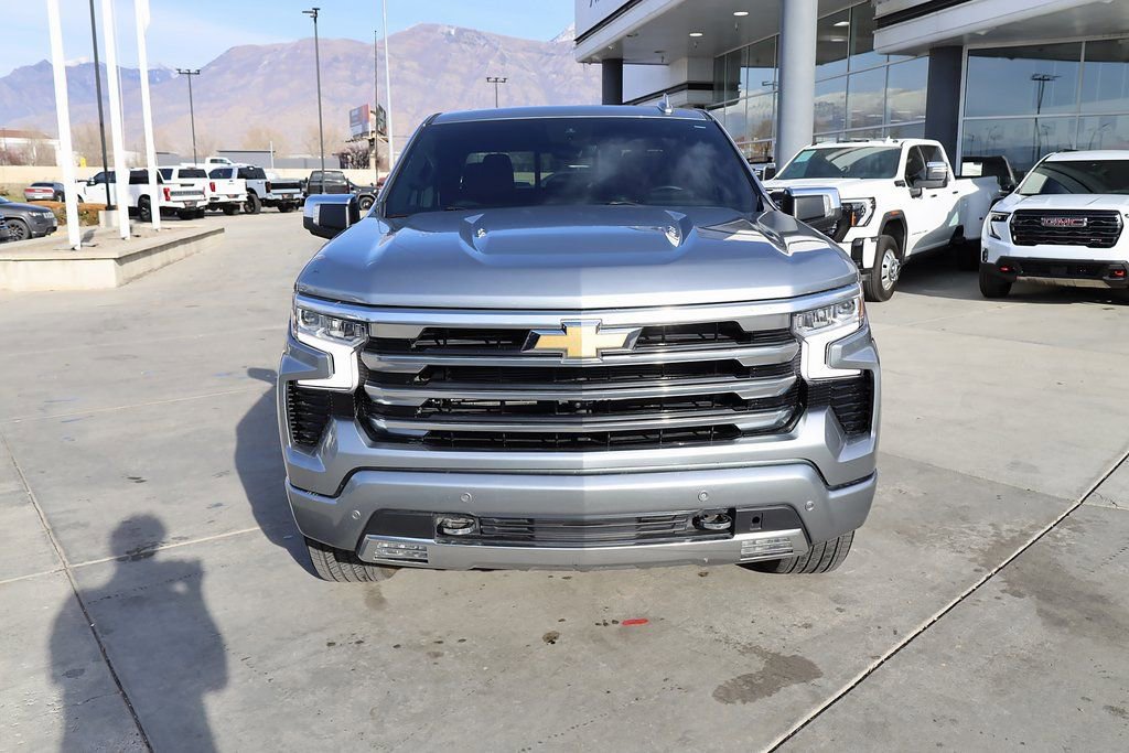 Used 2023 Chevrolet Silverado 1500 High Country w/ High Country Premium Package AWD/4WD image 9