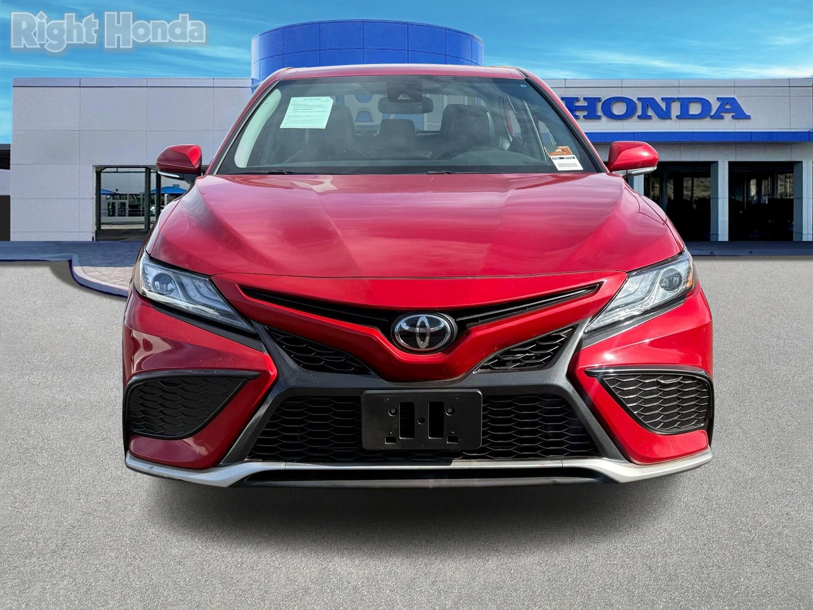 Used 2023 Toyota Camry XSE FWD image 5