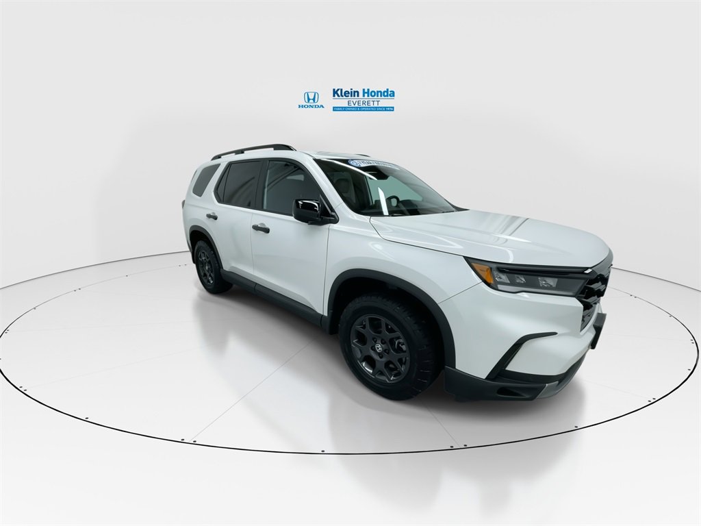 Certified 2025 Honda Pilot TrailSport image 4