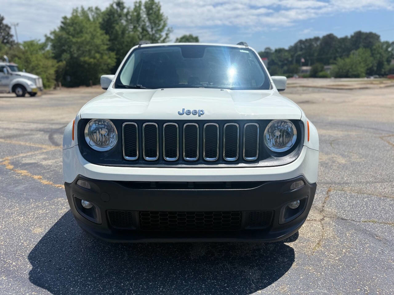 Used 2015 Jeep Renegade Latitude w/ Popular Equipment Group FWD image 2