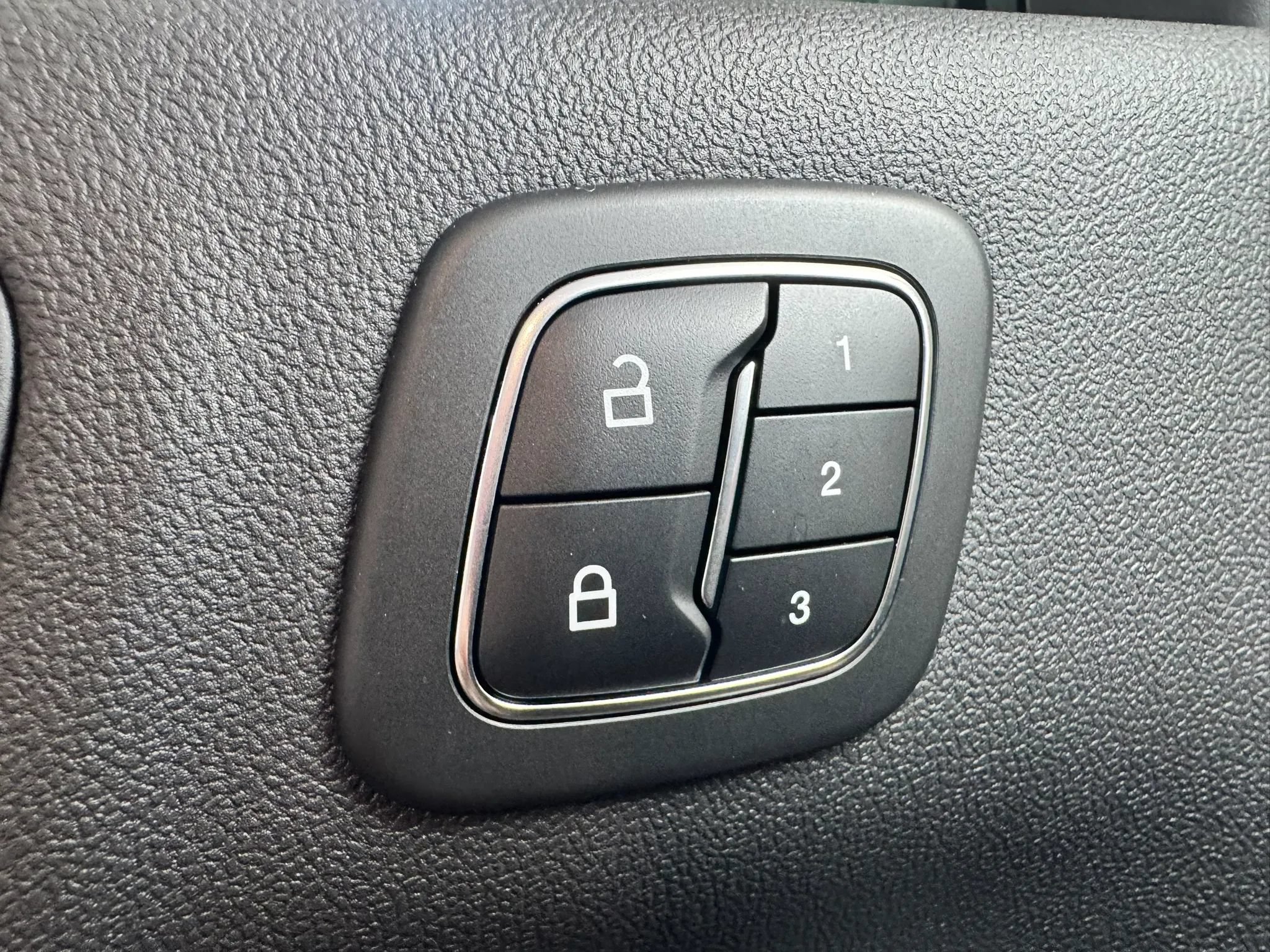 Used 2023 Ford Escape Platinum w/ Premium Technology Package AWD/4WD image 22