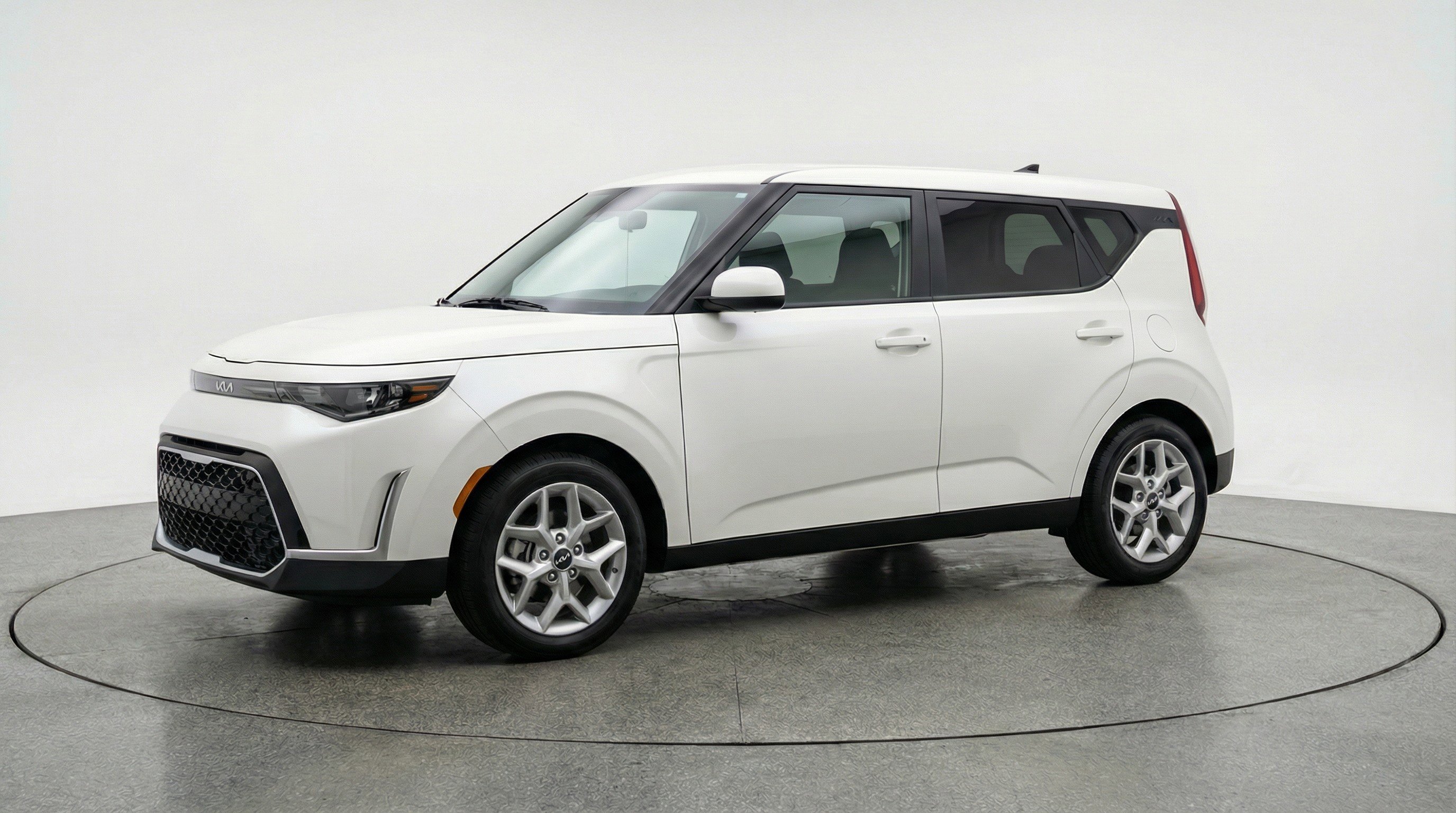 Used 2025 Kia Soul LX w/ LX Technology Package image 3