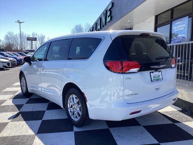Used 2023 Chrysler Voyager LX image 7