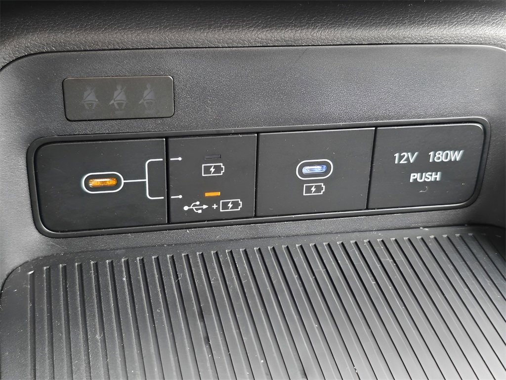 Certified 2025 Hyundai Kona SEL image 32