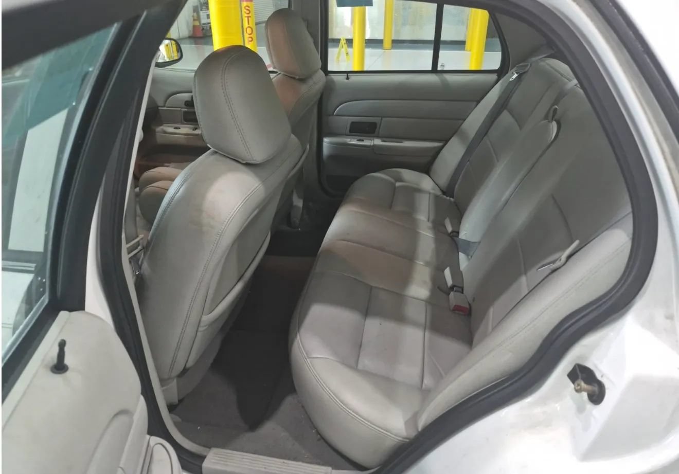 Used 2003 Ford Crown Victoria LX RWD image 6