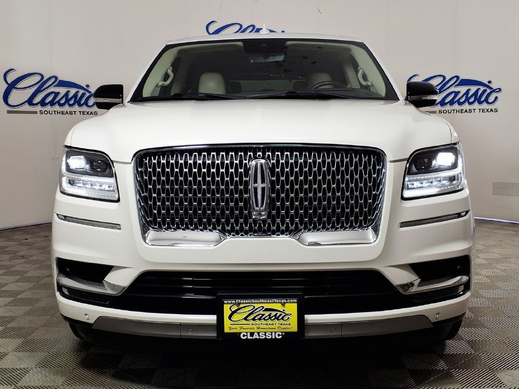 Used 2021 Lincoln Navigator Reserve w/ Luxury Package RWD image 3