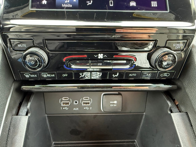 Used 2025 Jeep Grand Cherokee Laredo image 22