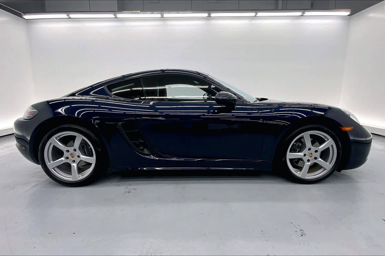 Used 2018 Porsche 718 Cayman RWD image 5