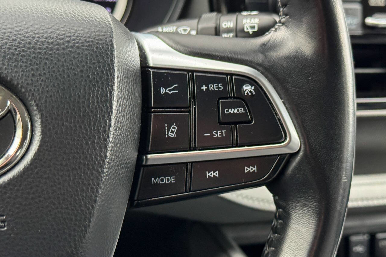 Used 2020 Toyota Highlander LE image 29