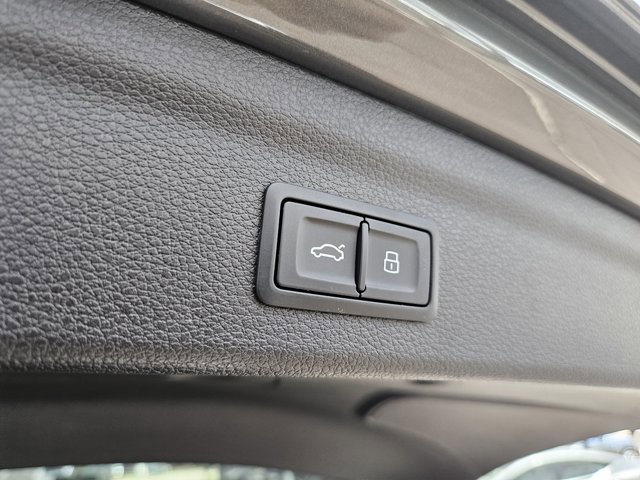 Used 2025 Audi Q3 2.0T Premium Plus w/ Premium Plus Package AWD/4WD image 23