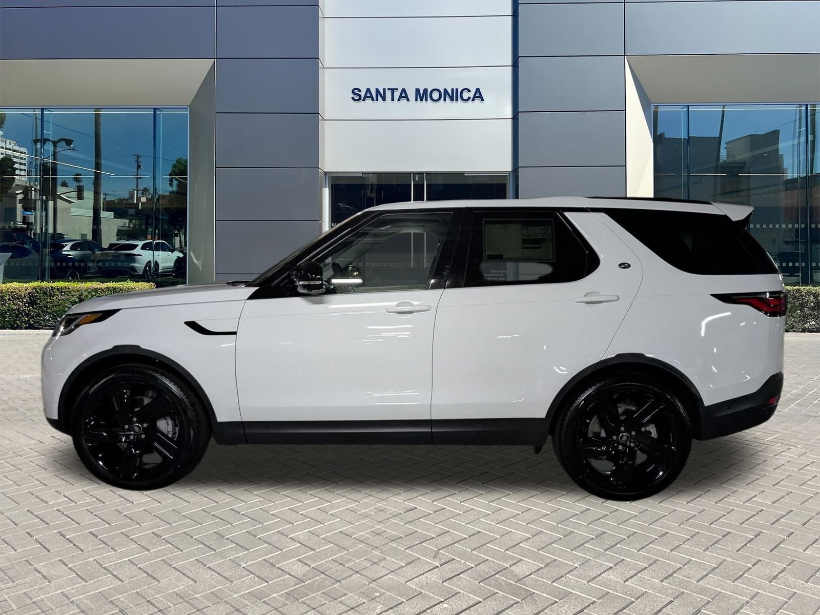 New 2025 Land Rover Discovery S image 5