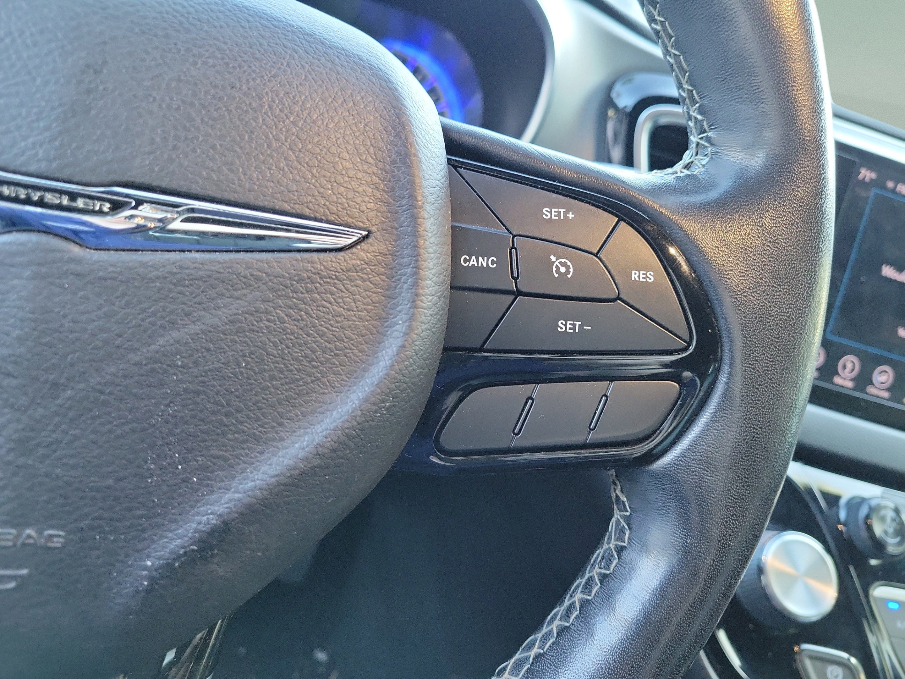 Used 2019 Chrysler Pacifica Touring-L w/ S Appearance Package FWD image 25