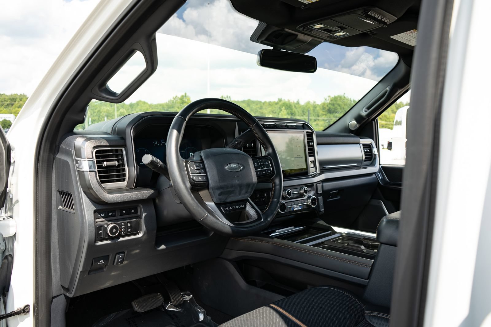 Used 2024 Ford F450 Platinum w/ FX4 Off-Road Package AWD/4WD image 28