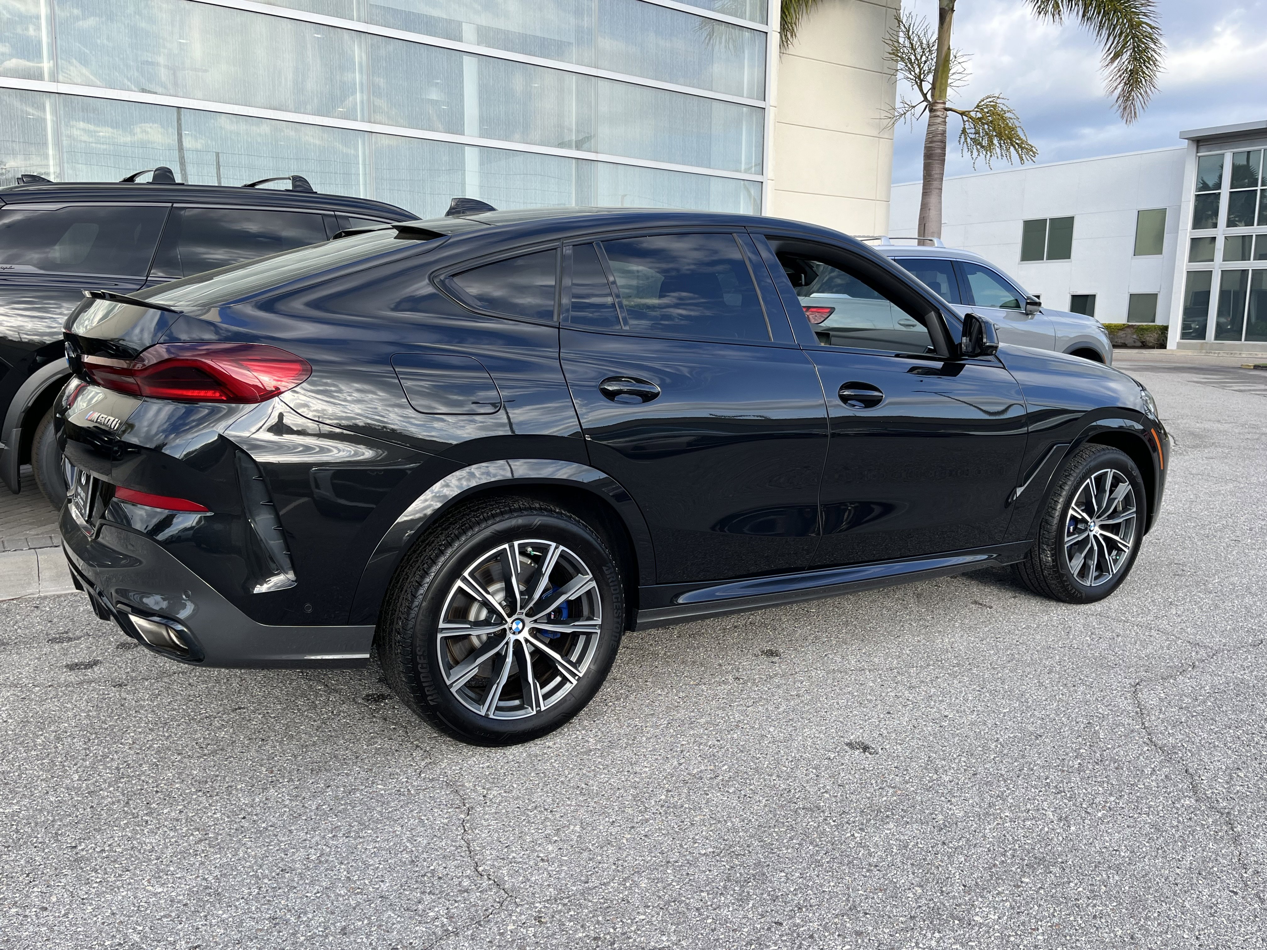 Used 2023 BMW X6 M50i w/ Climate Comfort Package image 10