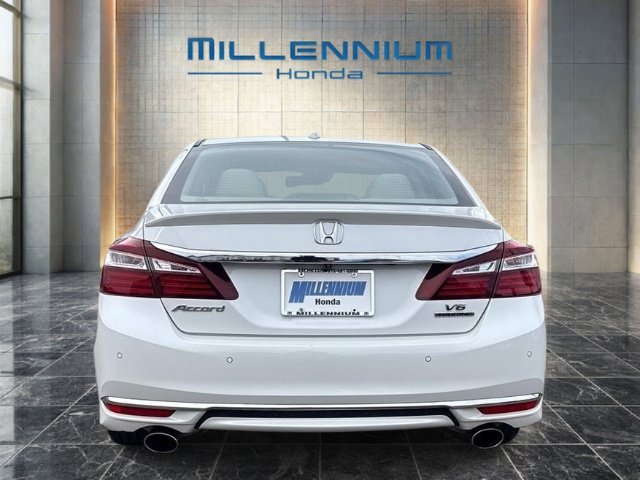 Used 2017 Honda Accord Touring image 4