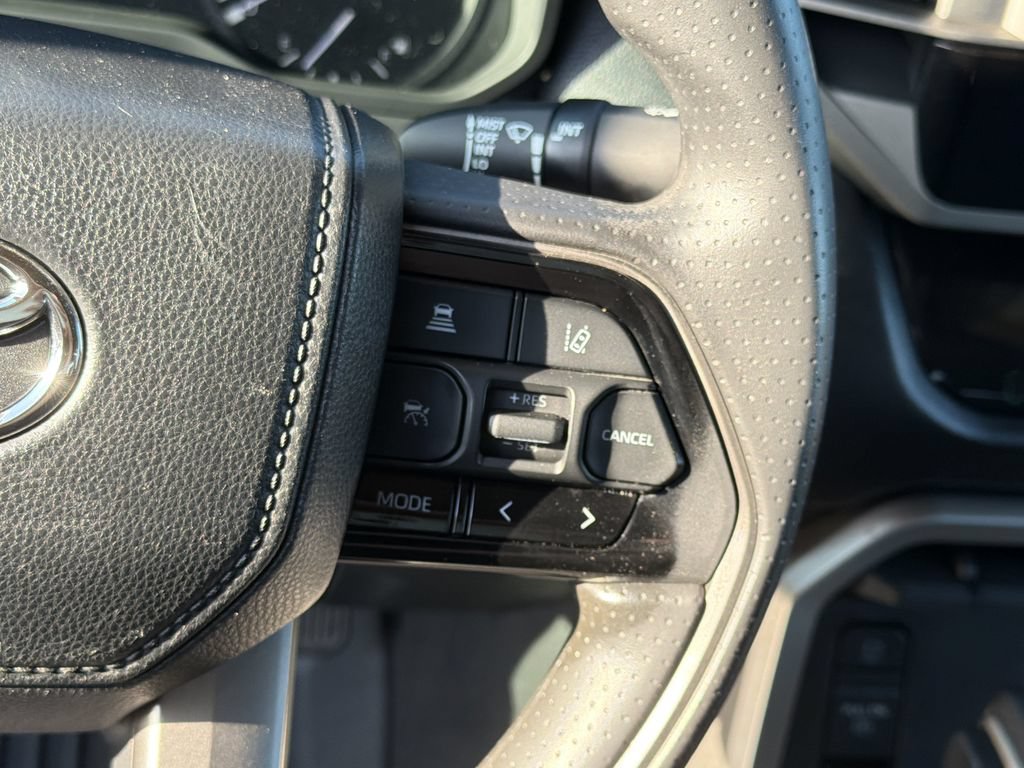 Used 2022 Toyota Tundra SR5 w/ SR5 Convenience Package AWD/4WD image 23