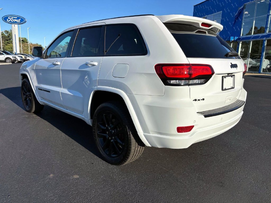 Used 2018 Jeep Grand Cherokee Altitude AWD/4WD image 5